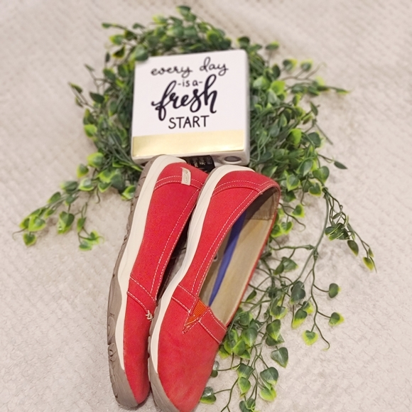 Super Comfortable Dr Scholls Flats - Picture 3 of 3